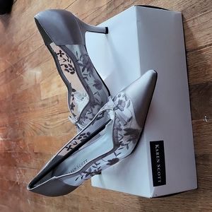 9M Karen Scott Margot dress pump. Silver grey